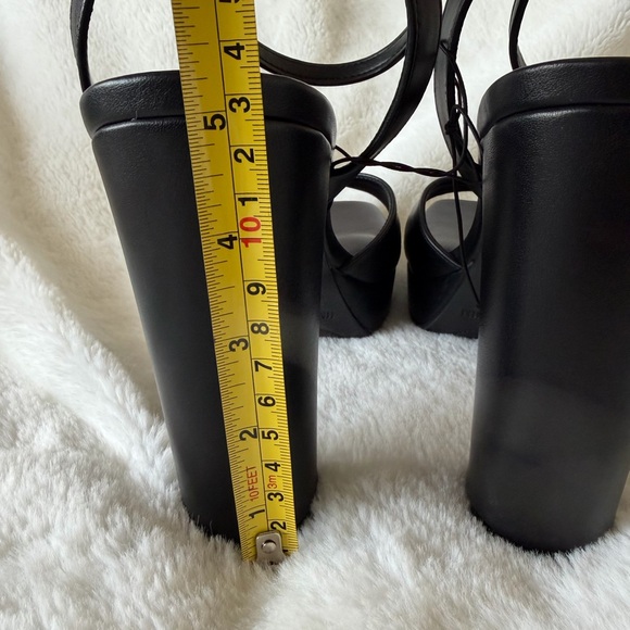 GBG Los Angeles Black Platform Heels - Picture 9 of 13